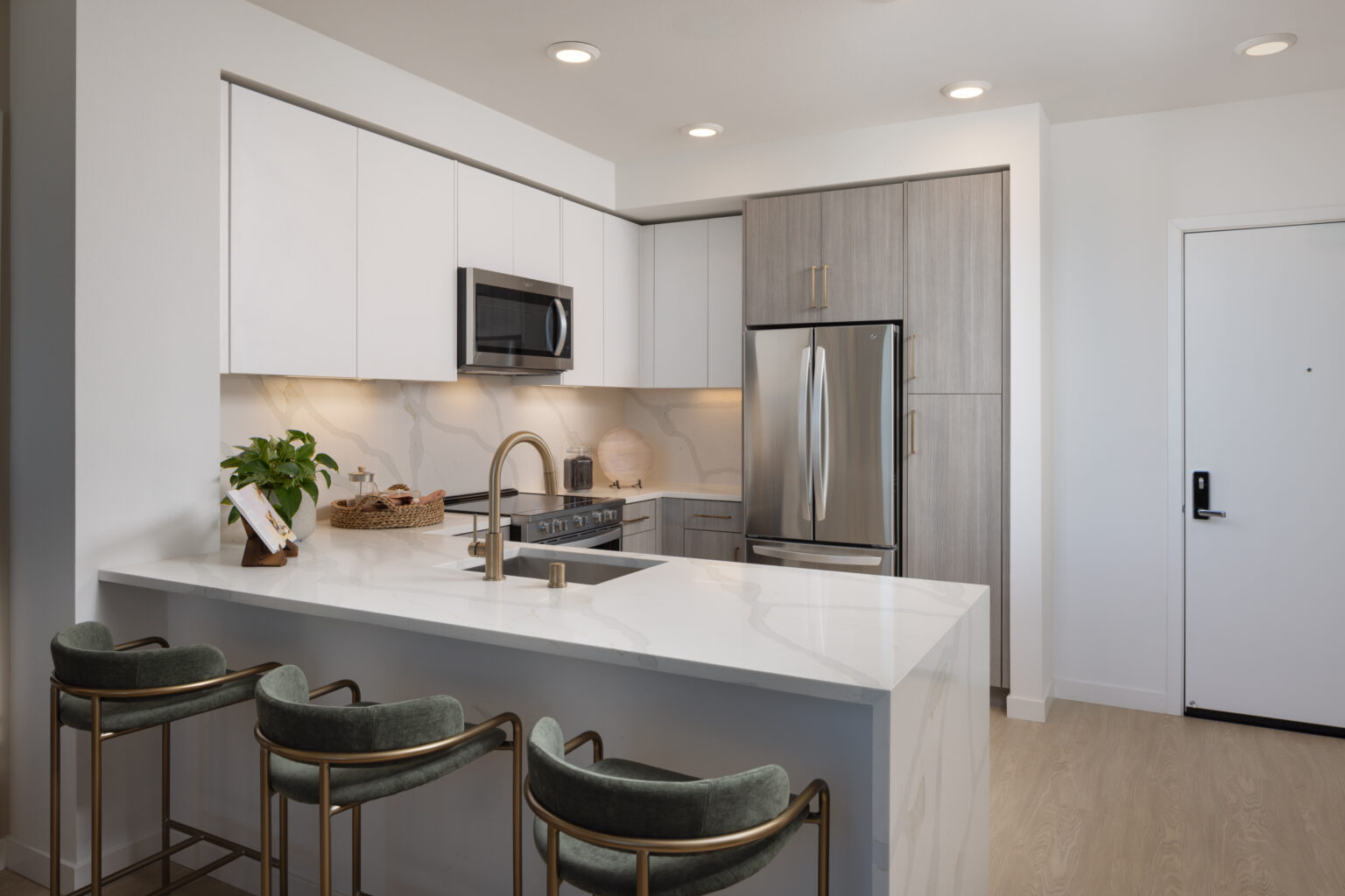 One, Two, & Three-BR Luxury Apartments in Mountain View, CA
